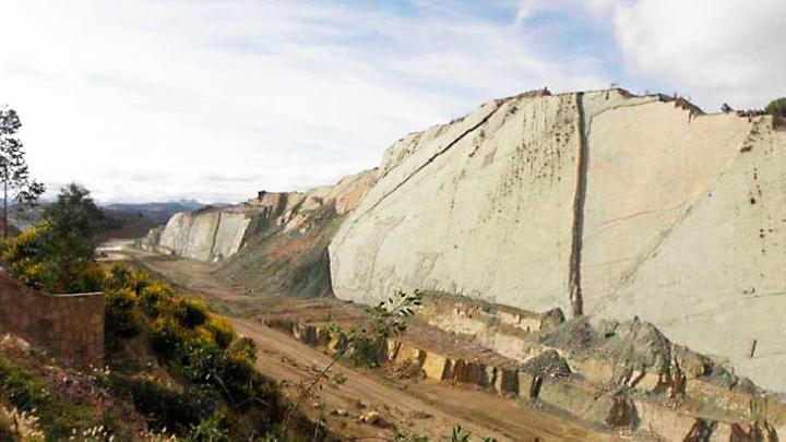Menjelajahi Tebing Kapur Cal Orck’o ke di Bolivia Jejak Kaki Dinosaurus Terbesar ke Bumi